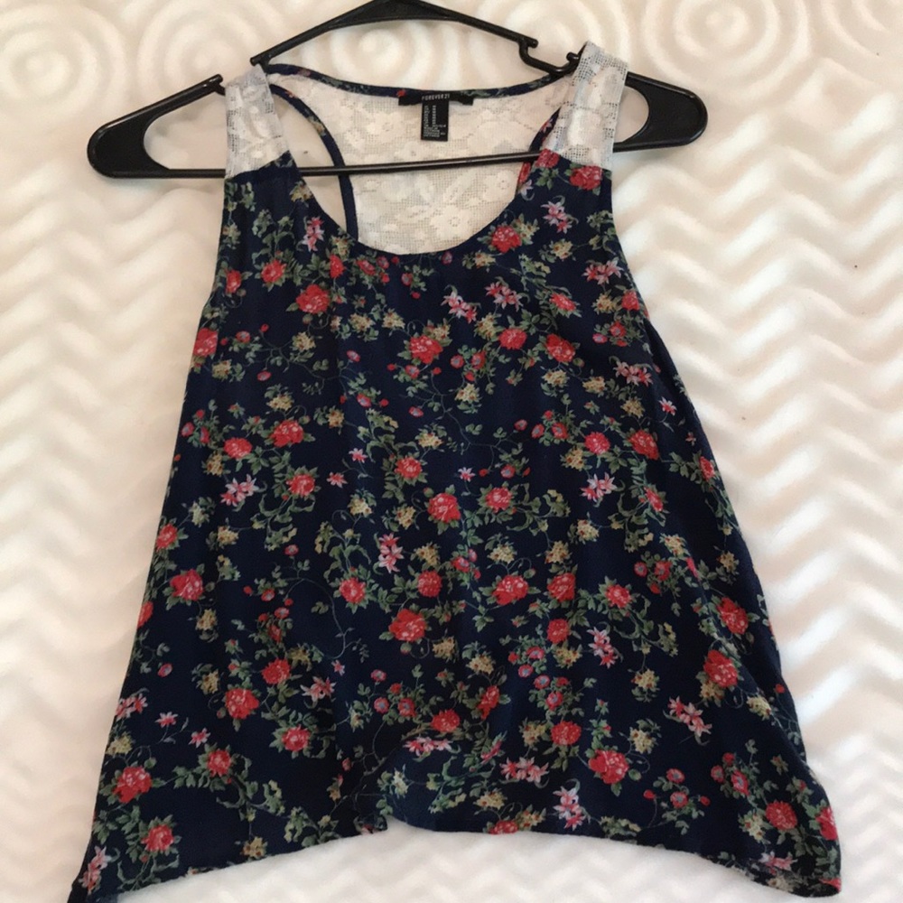 💙floral tank with crochet straps & back